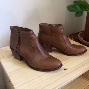 Madewell Janice Bootie in English Saddle Size 9